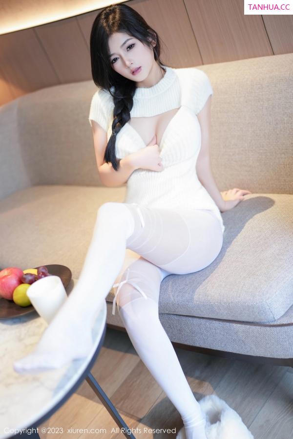 逗逗DouDou  [XiuRen]高清写真图 2023.10.20 No.7542 小逗逗 制服美腿第18张图片